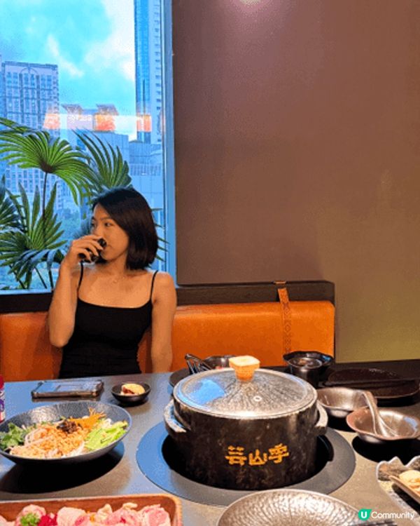 個人比較推薦去赤柱，欣賞一下原始香港的風景，並且也可以看一下...