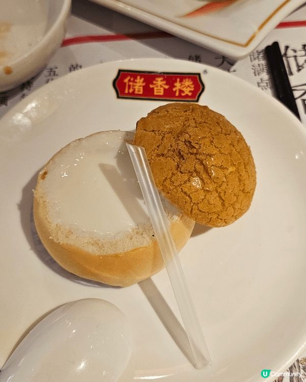 我會去儲香樓飲茶可以食佢嘅黑松露小籠包 同埋菠蘿包奶凍，好味...