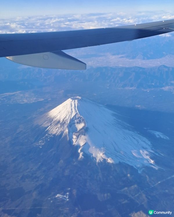 高處看到積雪富士山 太美啦