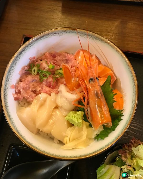 美味的刺身丼