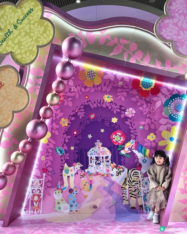 花開富貴迎新春！🌸駿馬雕塑添好運！🐎