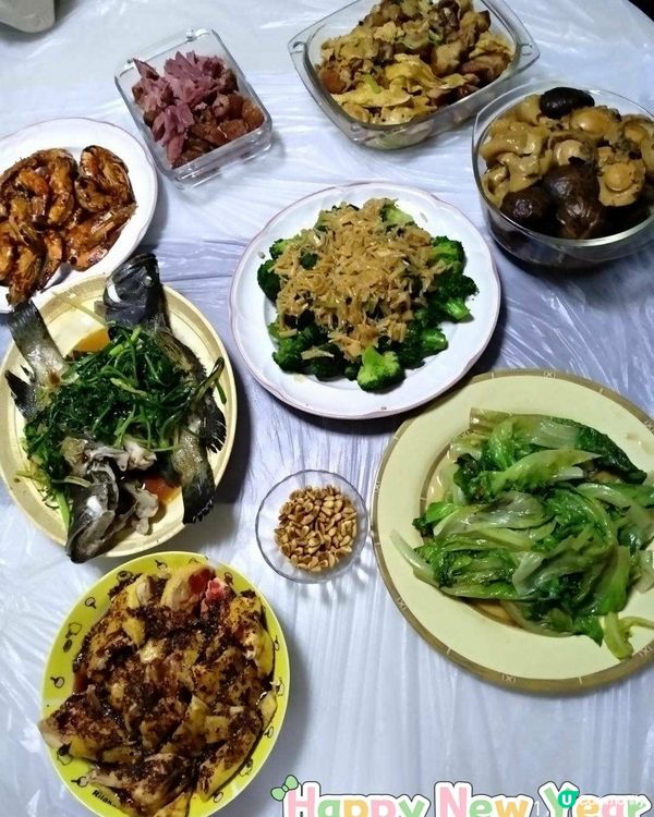 新年梗係要食團年飯啦 (/^▽^)/ 