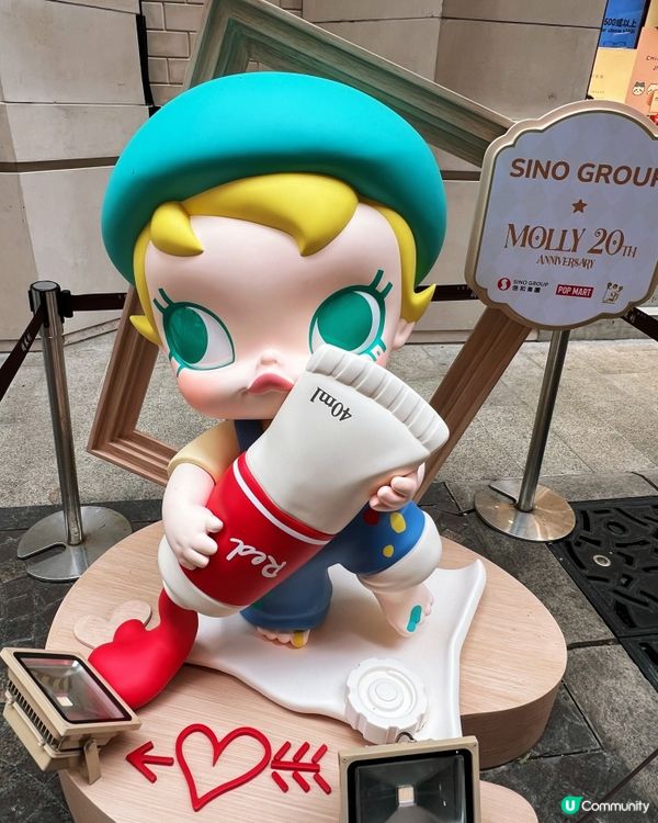 灣仔利東街巧遇Molly20週年公仔！😍