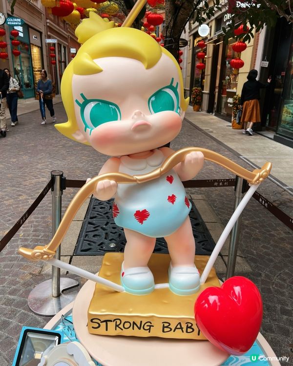 灣仔利東街巧遇Molly20週年公仔！😍