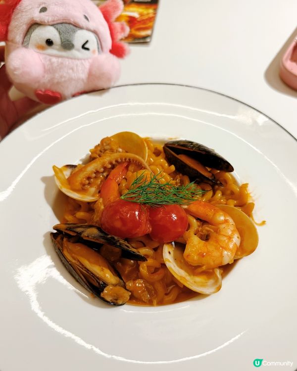 網球牆打卡位！📸 必試龍蝦汁意粉🦞