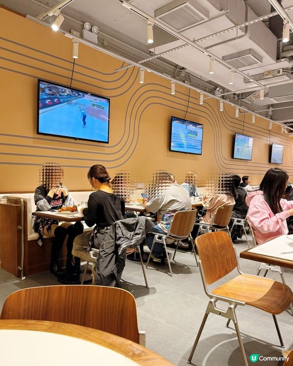 網球牆打卡位！📸 必試龍蝦汁意粉🦞