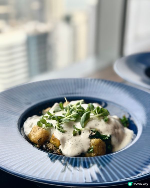 銅鑼灣高空午宴｜維港景致佐三道菜