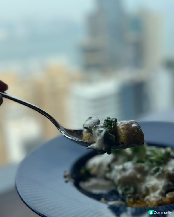 銅鑼灣高空午宴｜維港景致佐三道菜