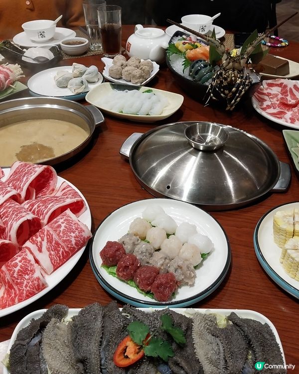 這間火鍋店食材新鮮，環境舒適，服務貼心，名叫不倒翁中日火鍋