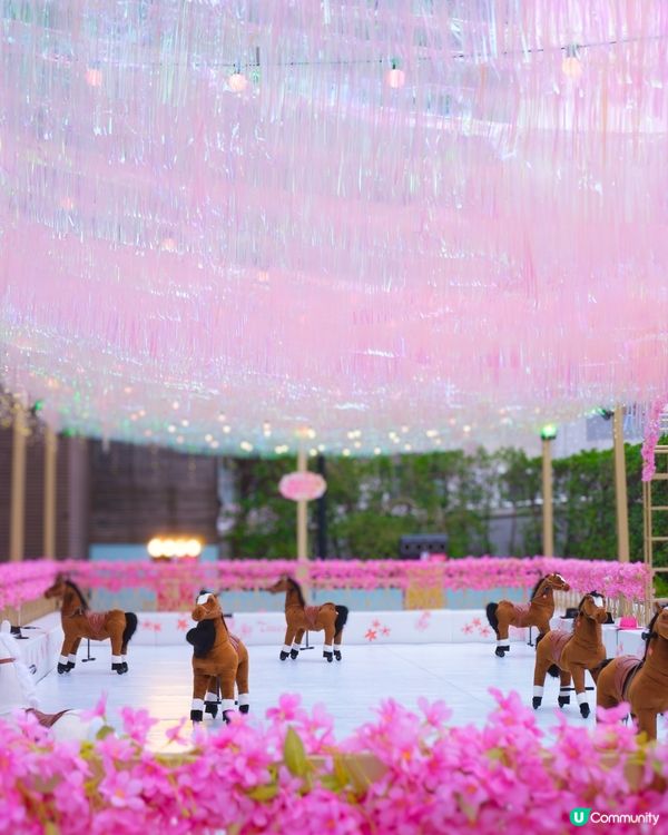 新年諗唔到去邊？不如去荃灣廣場騎馬溜冰囉🎠⛸️