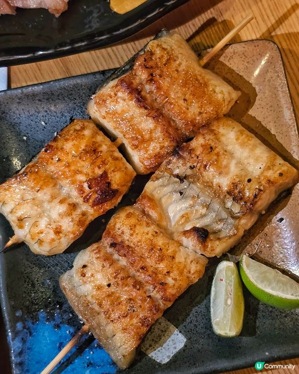 居酒屋裡的炭香與微醺