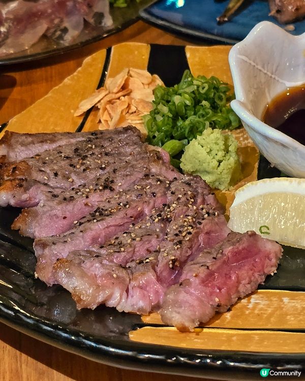 居酒屋裡的炭香與微醺