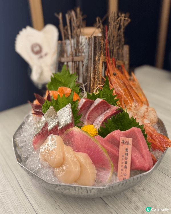 新鮮壽司同魚生，而家新店優惠，仲有做緊壽司嘅特價！