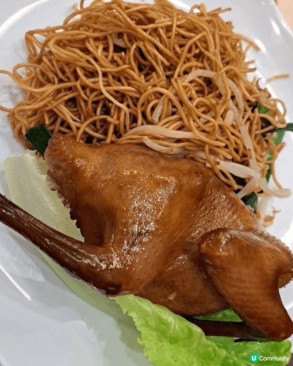 之前大家樂的下午茶有乳鴿炒麵配紅豆冰可惜只有一個星期就不存在...