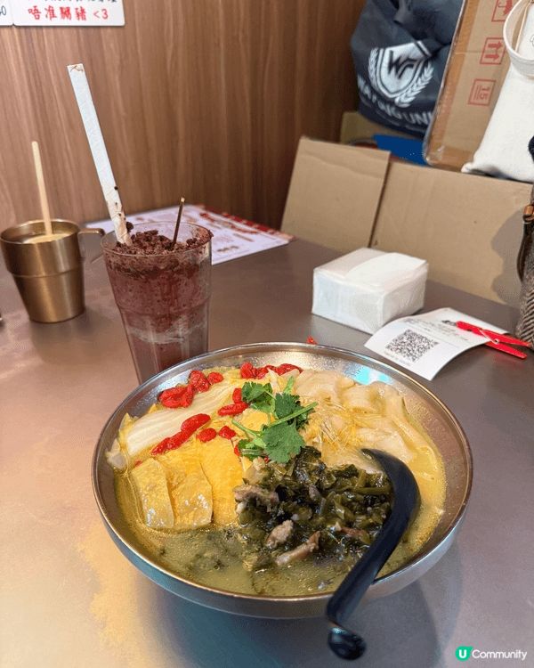 想介紹荔枝角老荔冰室，午餐時段需要排隊，齊人才可以進入。餐廳...