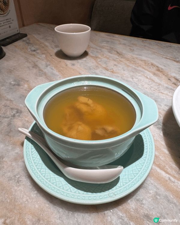 今次去咗樂天皇朝中菜餐廳，推介鮑魚炒飯，米飯粒粒分明，而且味...