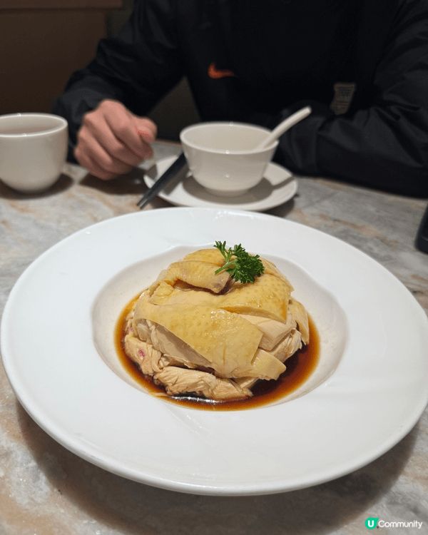 今次去咗樂天皇朝中菜餐廳，推介鮑魚炒飯，米飯粒粒分明，而且味...