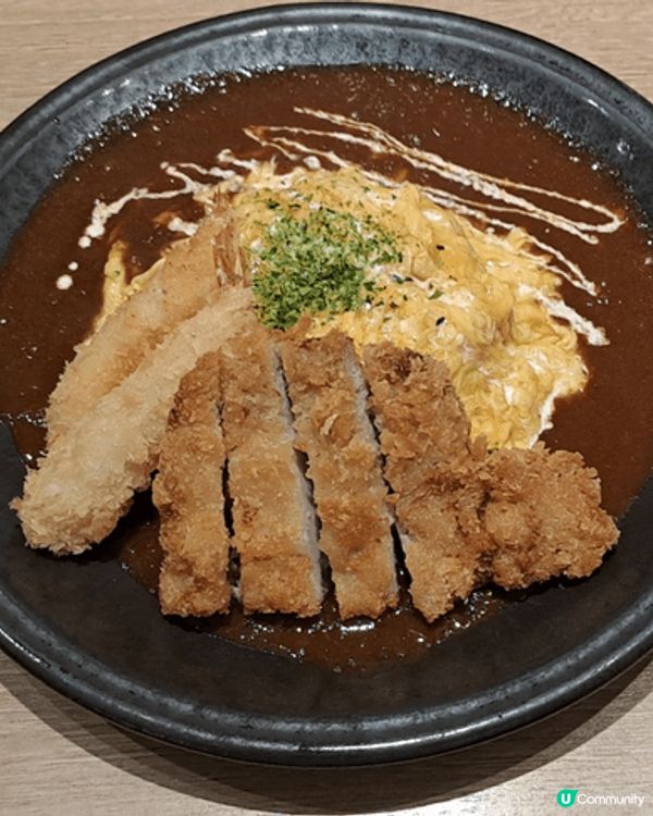 老厝邊的牛三宝有牛根，牛肉和牛肚各一，配上小食花枝丸和甜不辣...