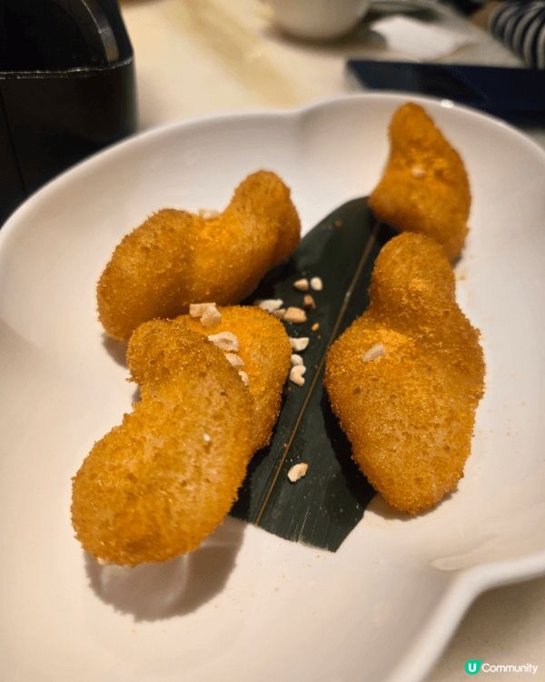 簡簡單單一頓午飯，魚香茄子加鹵豬手，配上白飯，最後來個甜品小...