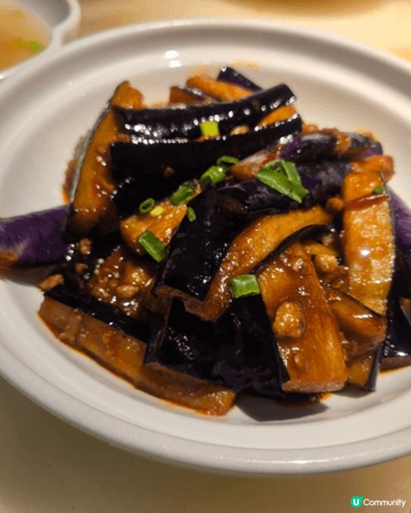 簡簡單單一頓午飯，魚香茄子加鹵豬手，配上白飯，最後來個甜品小...