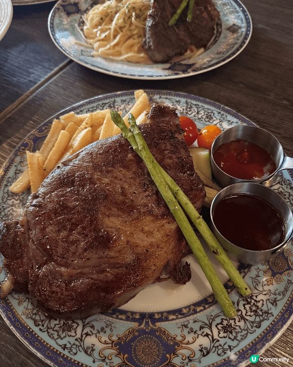 餐廳好有英倫feel, 仲有好多打卡位，平日午市四人同行一人...