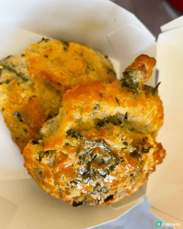 KFC的期間限定芫茜鬆餅，望落大過原味鬆餅，一口咬落有淡淡芫...