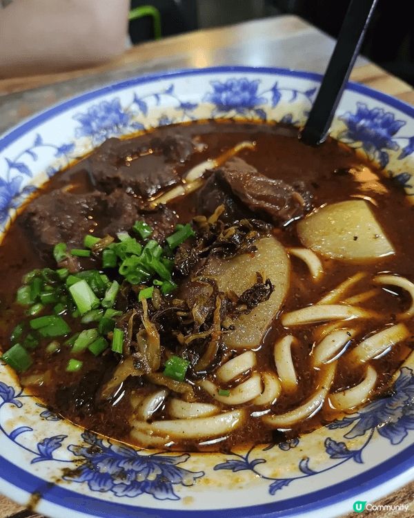 麻辣牛肉麵，麻辣夠味！係台式麻辣帶甜，食得幾過癮！大大舊牛肉...