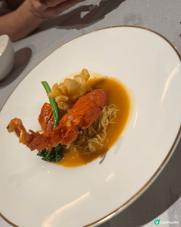 這是在新加坡的粵菜fine dining，味道非常海鮮很新鮮...