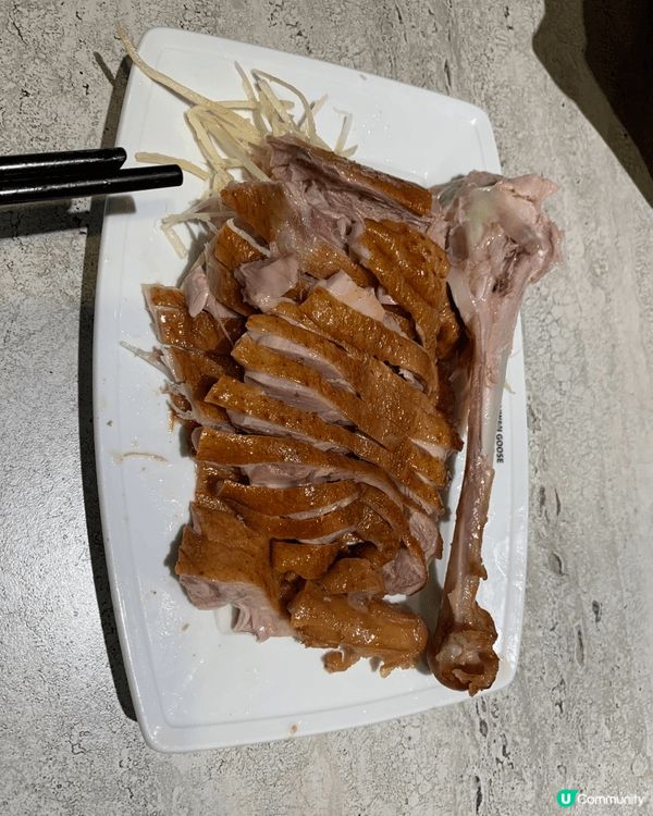 我會推薦阿城鵝肉，招牌鵝肉非常好味，鵝肉帶有煙熏味，入口軟滑...