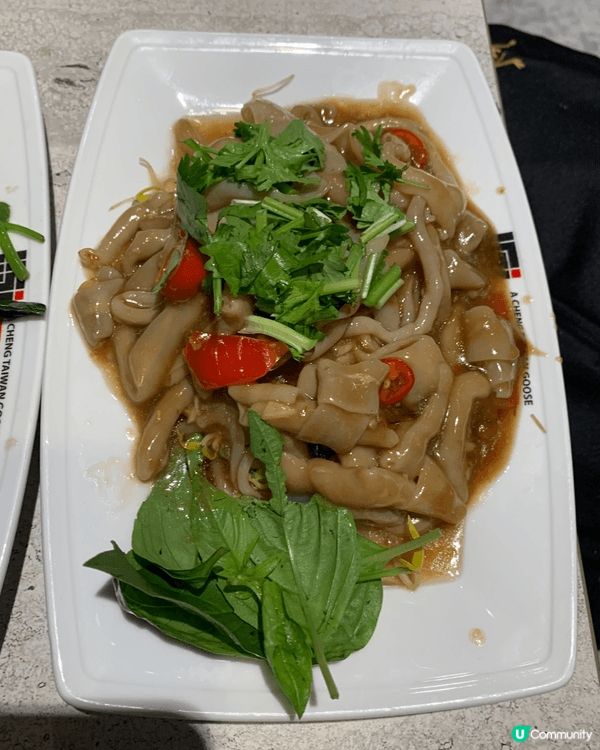 我會推薦阿城鵝肉，招牌鵝肉非常好味，鵝肉帶有煙熏味，入口軟滑...