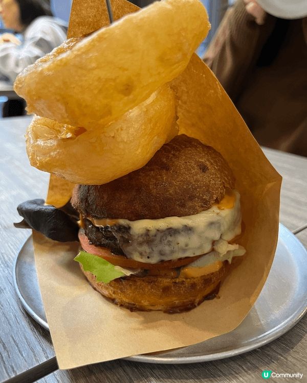 招牌手打牛肉漢堡，最特別係個包，係老闆每日手作，食得出新鮮，...