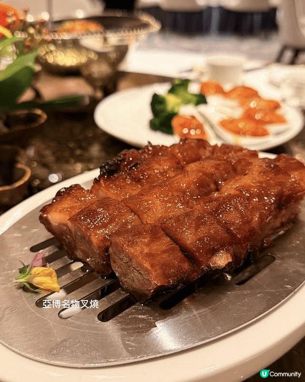 於亞洲博覽館「澐」中菜廳，品嚐馳名厚切义燒及咕嚕肉，肉質嫰滑...