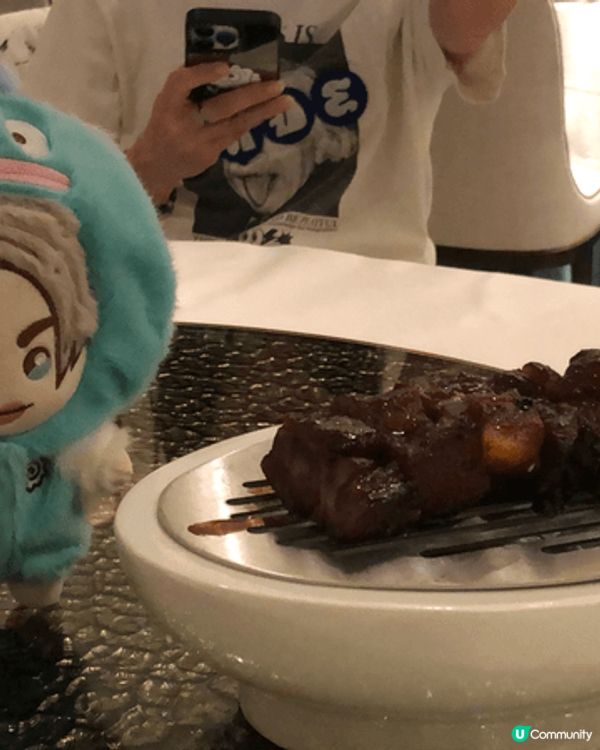 於亞洲博覽館「澐」中菜廳，品嚐馳名厚切义燒及咕嚕肉，肉質嫰滑...