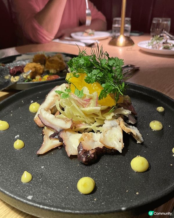 朋友生日慶祝，當然要去間有質素的餐廳。 這間在中環的 Moj...