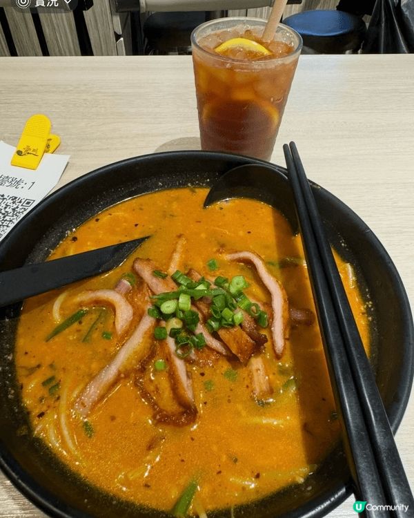 踩單車去到屯門，終於試咗好多人話好好食嘅雲川米線，我叫咗酸辣...