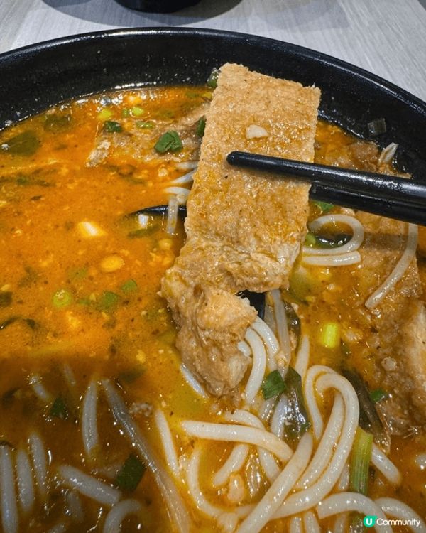 踩單車去到屯門，終於試咗好多人話好好食嘅雲川米線，我叫咗酸辣...