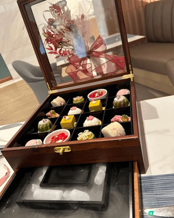 合和酒店大堂餐廳環境闊落，服務員細心殷勤，下午茶精緻好味，仲...