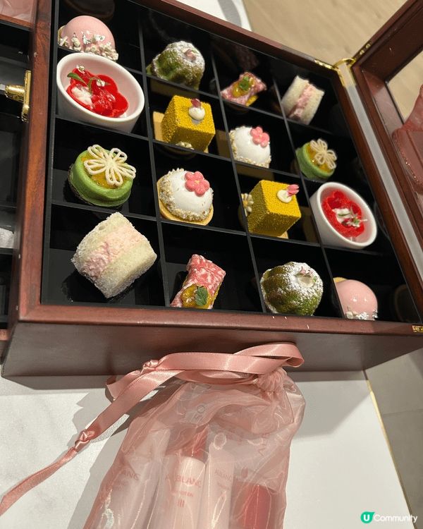 合和酒店大堂餐廳環境闊落，服務員細心殷勤，下午茶精緻好味，仲...