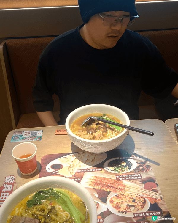 老碗會位於深圳，有多間分店，酸菜牛面很出色,還可免費添面！紅...