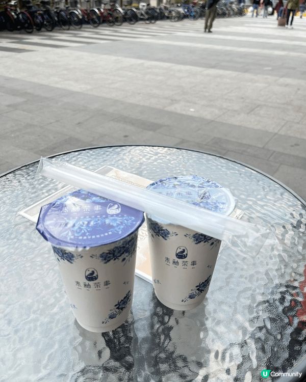 台中的太陽餅，紅茶及奶茶都很出色，令人回味無窮。