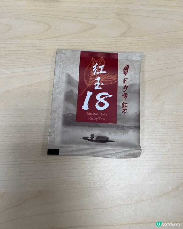 台中的太陽餅，紅茶及奶茶都很出色，令人回味無窮。
