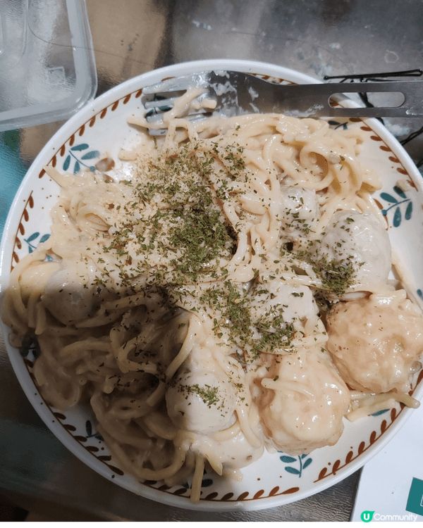 芝士忌廉蘑菇意粉，醬汁香濃，意粉還帶嚼勁。