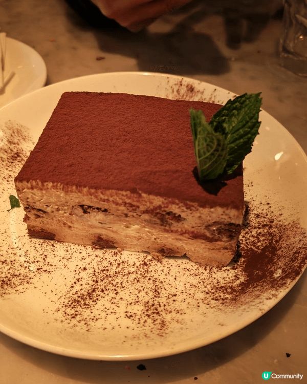 Pizza係用餐廳石火爐烤，皮烤得剛好