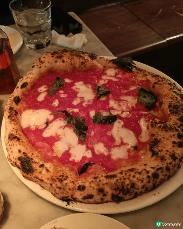 Pizza係用餐廳石火爐烤，皮烤得剛好