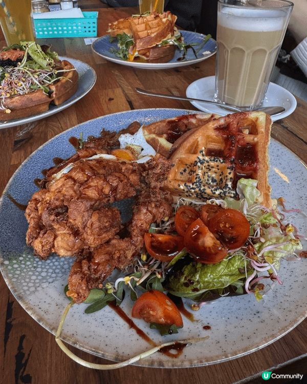 波蘭華沙 Waffle Bar 主打現烤比利時鬆餅，外脆內軟...