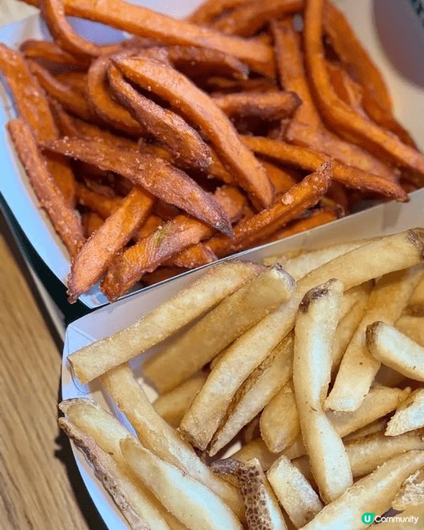 澳洲和牛漢堡，麪包是酸種方法弄。新鮮洋蔥配蕃茄，好味