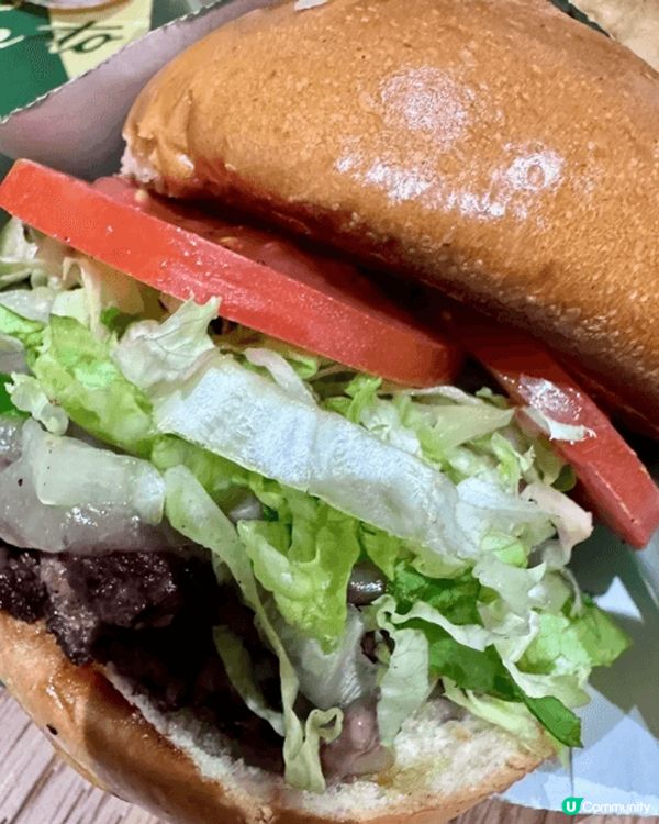 澳洲和牛漢堡，麪包是酸種方法弄。新鮮洋蔥配蕃茄，好味