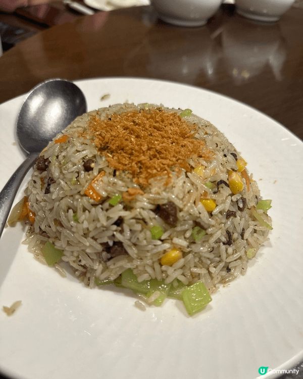 很出色的素菜，炒飯冇很輸，生炒骨很香脆！