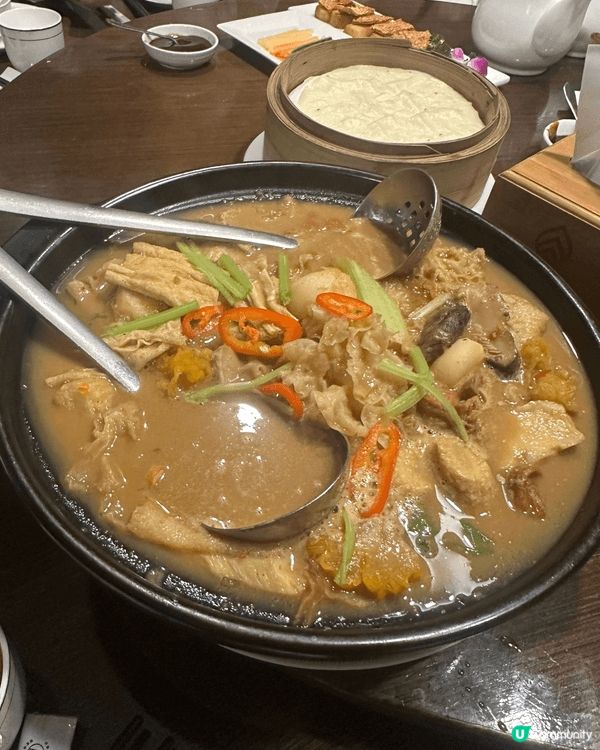 很出色的素菜，炒飯冇很輸，生炒骨很香脆！