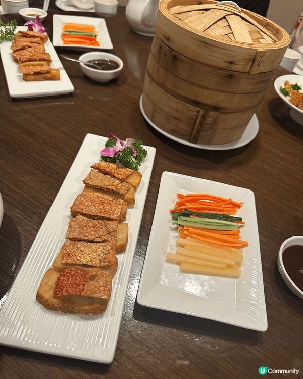 很出色的素菜，炒飯冇很輸，生炒骨很香脆！